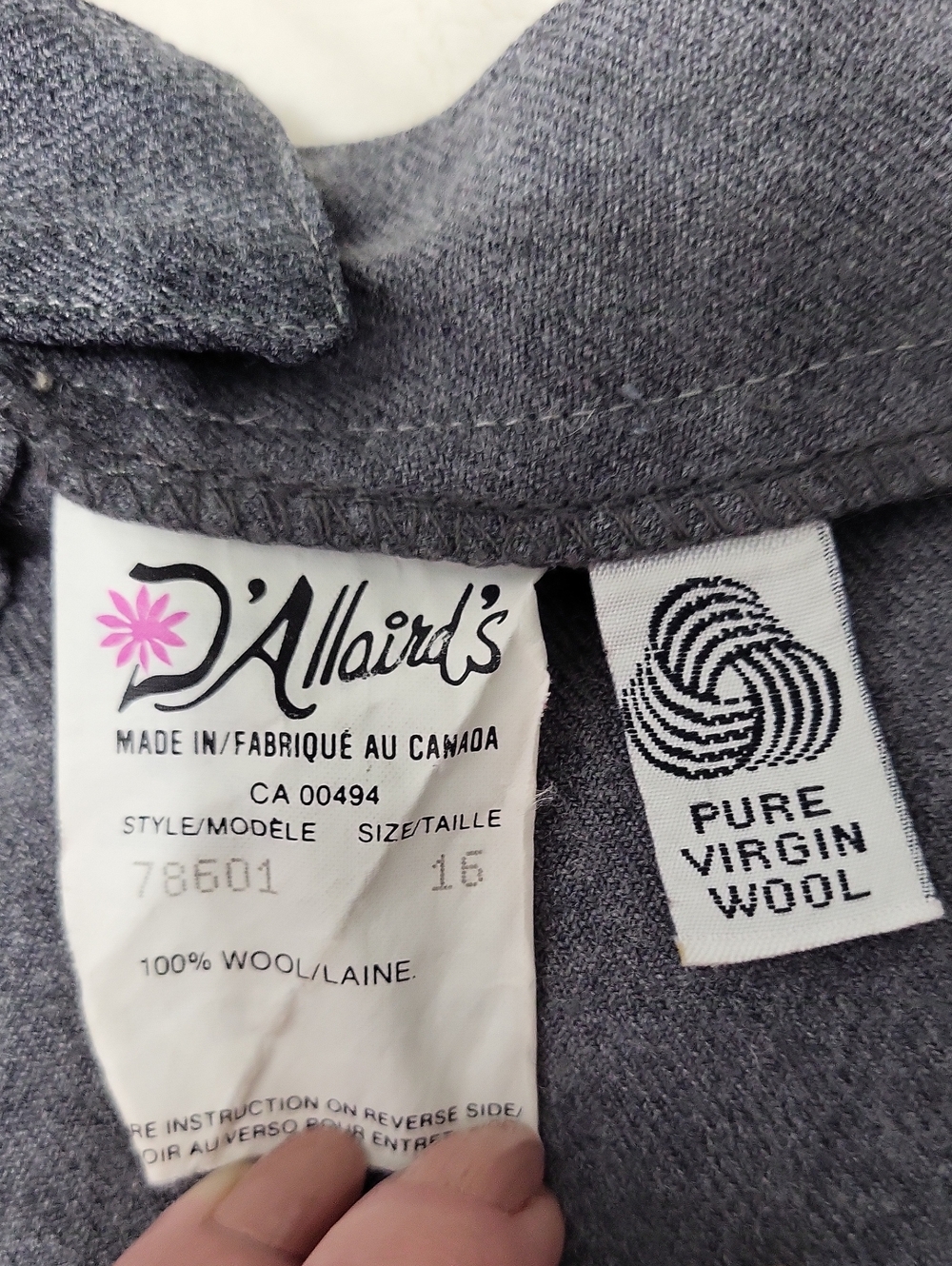 D'alliards Classic Gray Wool Pleated Women's Skirt. Size 16. - Picture 7 of 8